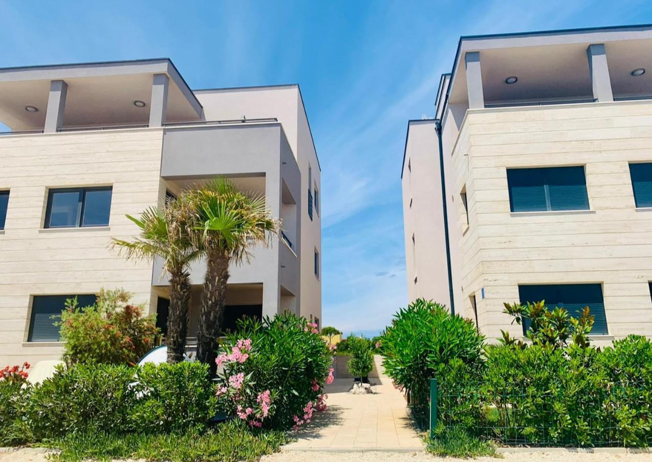 Apartments The Beach Resort Vir Exteriör bild