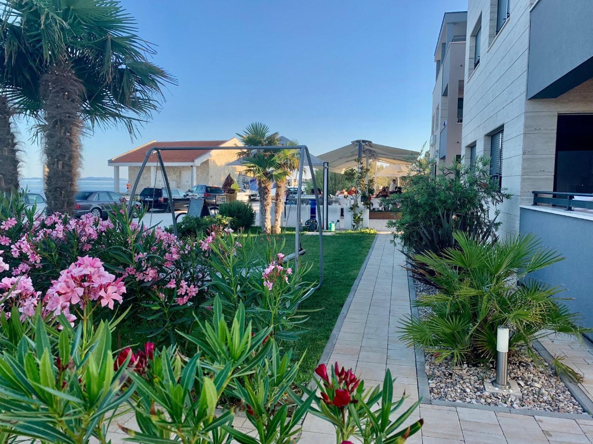 Apartments The Beach Resort Vir Exteriör bild