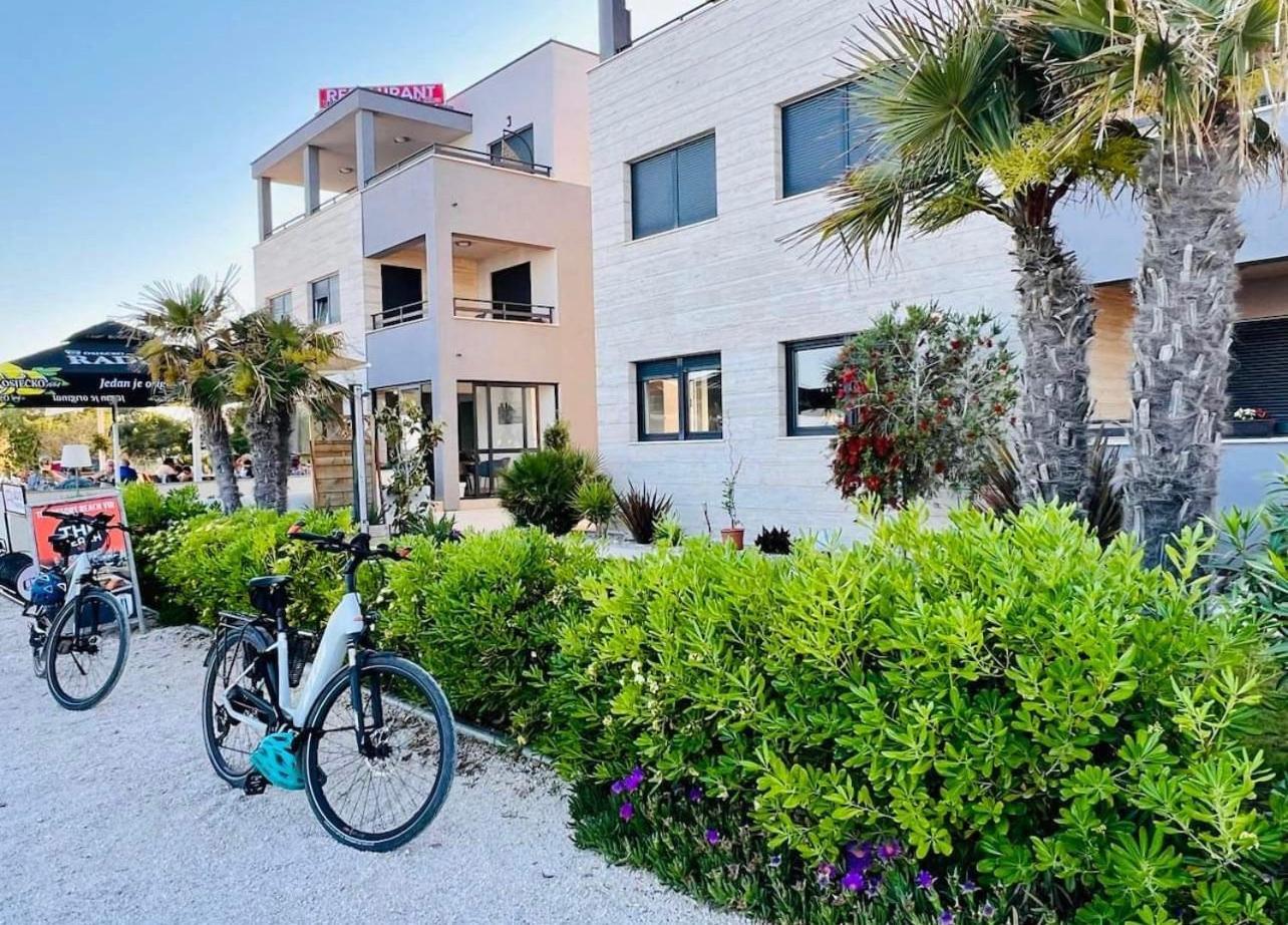 Apartments The Beach Resort Vir Exteriör bild