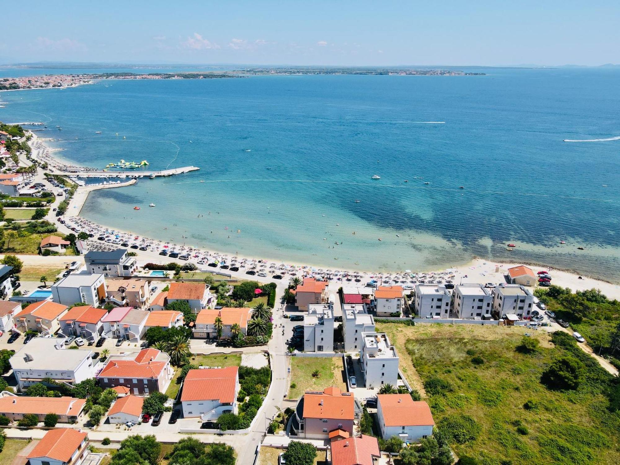 Apartments The Beach Resort Vir Exteriör bild
