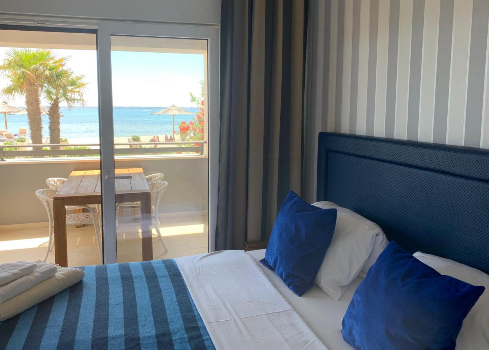 Apartments The Beach Resort Vir Exteriör bild
