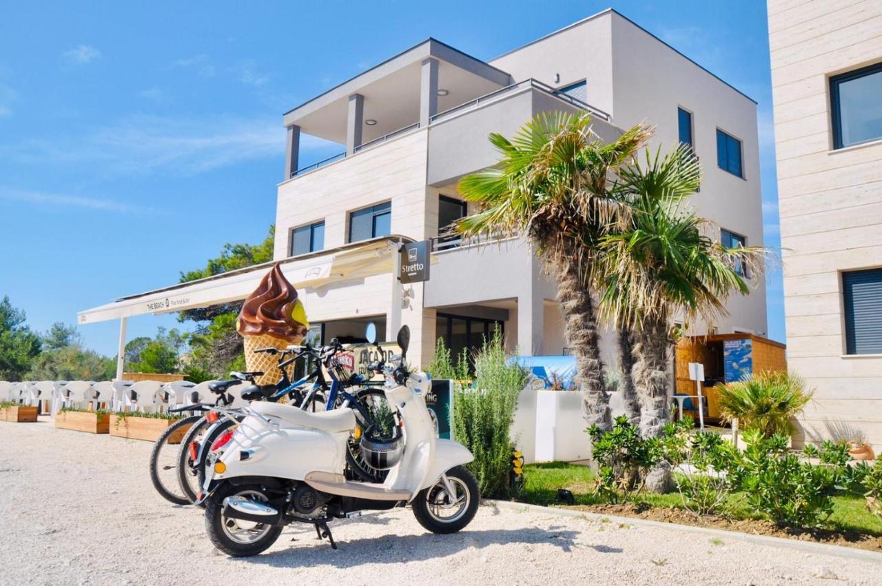 Apartments The Beach Resort Vir Exteriör bild